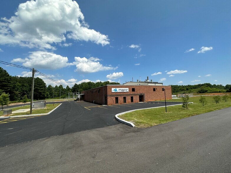 More Photos Of 119 Metrolina Dr, Shelby Manufacturing For Sale