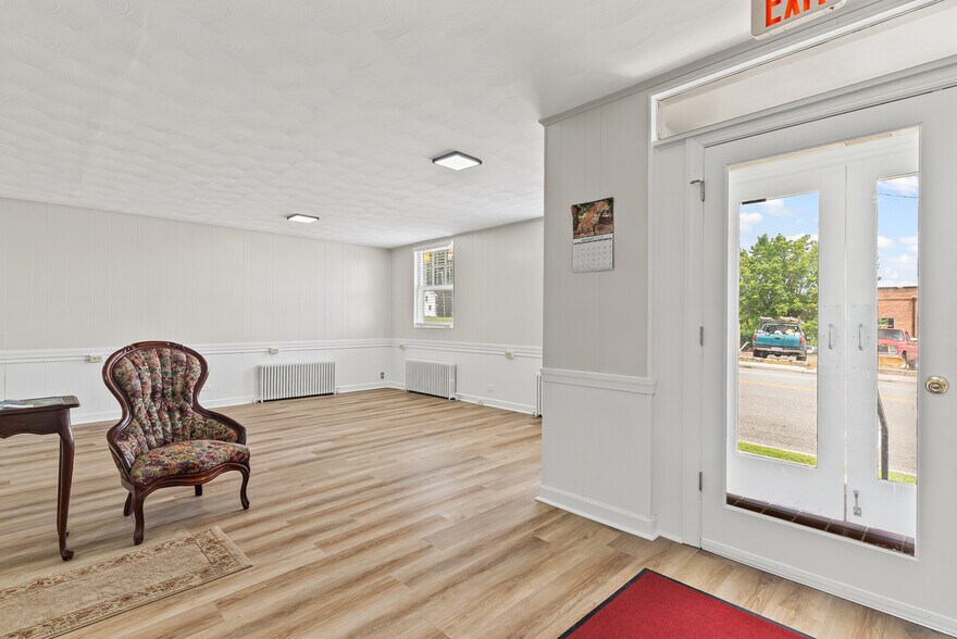 More Photos Of 525 7th St, Altavista Office For Sale