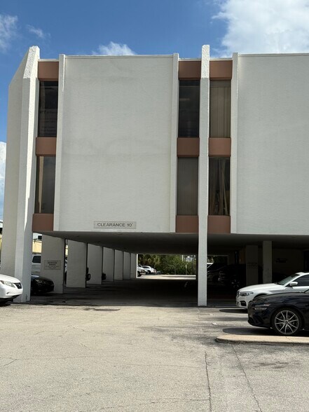 More Photos Of 2300 Palm Beach Lakes Blvd, West Palm Beach Office For Lease