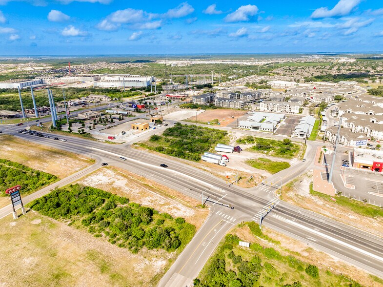 More Photos Of 211 Crossing Ave, San Antonio Office For Sale