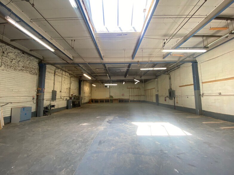More Photos Of 245 Green St, Brooklyn Warehouse For Lease