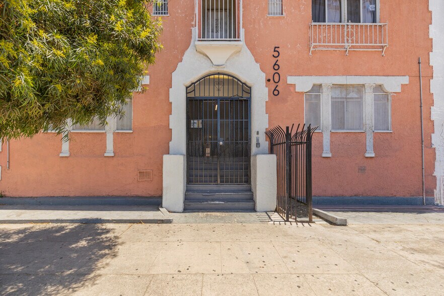 More Photos Of 5606 S Figueroa St, Los Angeles Apartments For Sale