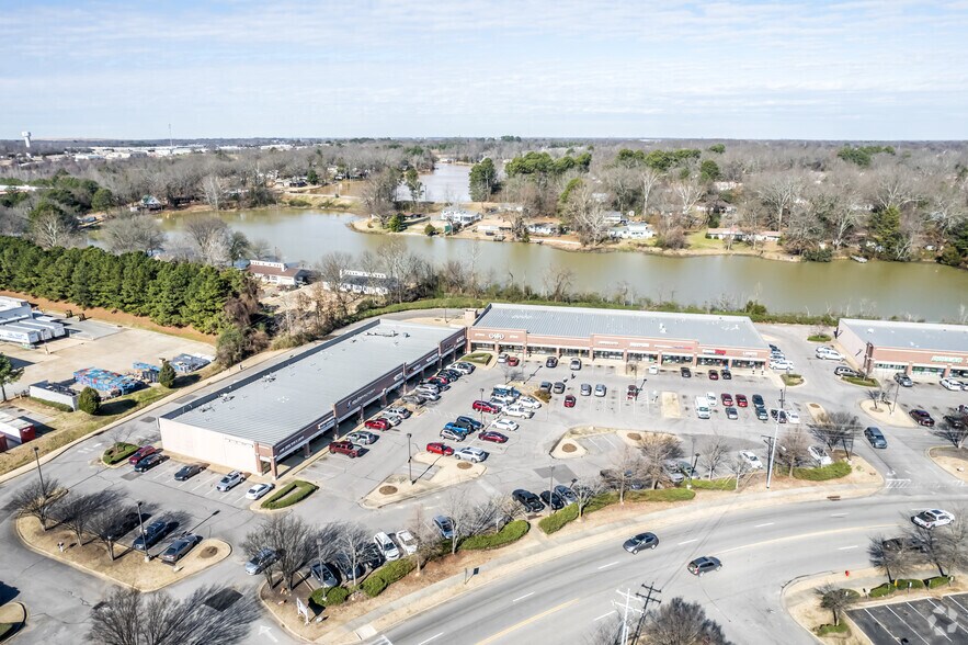 More Photos Of 8110 Camp Creek Rd, Olive Branch Storefront For Lease