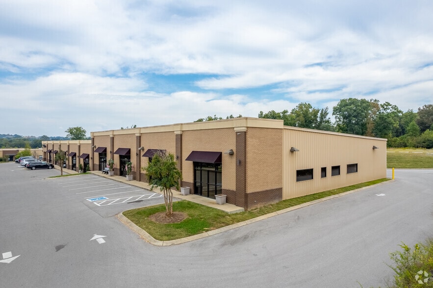 More Photos Of 7227 Haley Industrial Dr, Nolensville Showroom For Lease