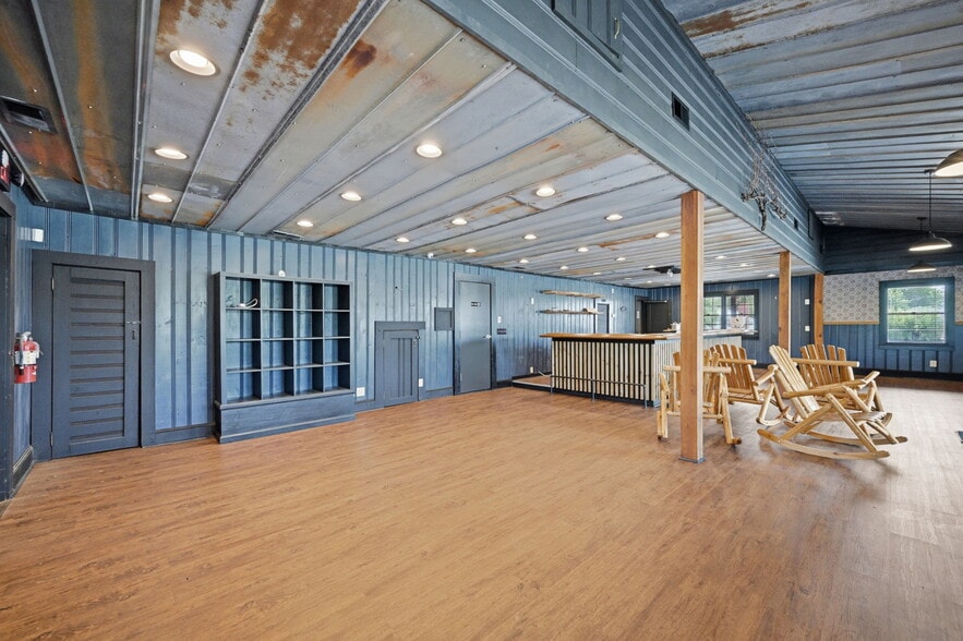 More Photos Of 2000 N Bridge St, Elkin Restaurant For Sale