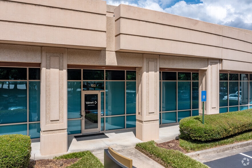 More Photos Of 2435 Commerce Ave, Duluth Unknown For Lease
