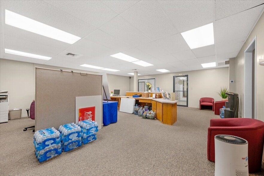 More Photos Of 339 W D St, Lemoore Storefront For Sale