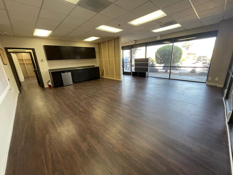 More Photos Of 15600-15650 N Black Canyon Hwy, Phoenix Office For Lease