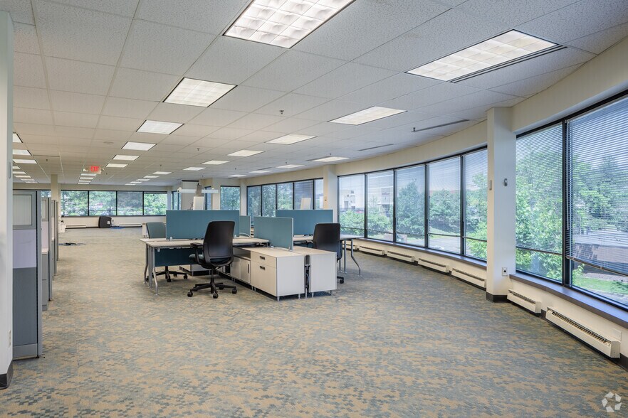 More Photos Of 11775 Borman Dr, Saint Louis Office For Sale