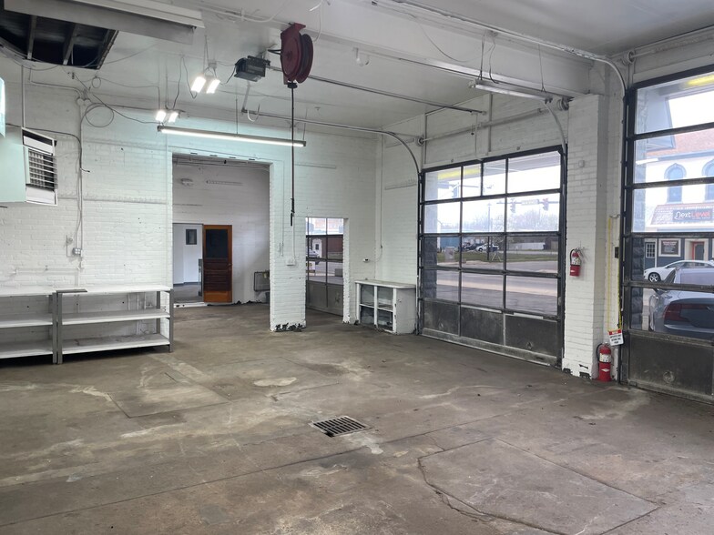 More Photos Of 530 N Main St, Piqua Auto Repair For Lease