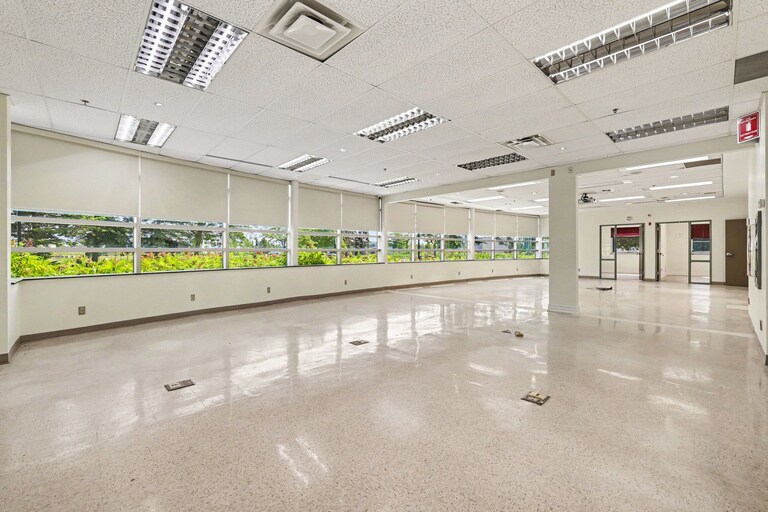 More Photos Of 90 Bill Leathem Dr, Ottawa Distribution For Sale