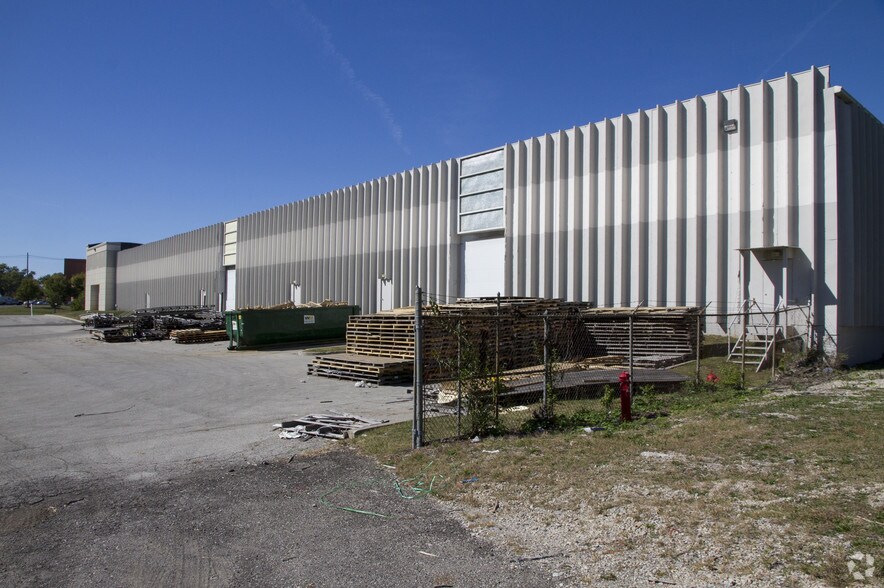 More Photos Of 2660 Fisher Rd, Columbus Warehouse For Lease