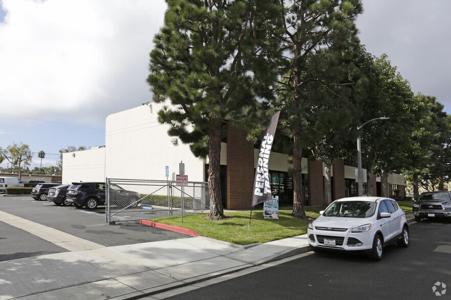 More Photos Of 881-899 Production Pl, Newport Beach Light Manufacturing For Lease