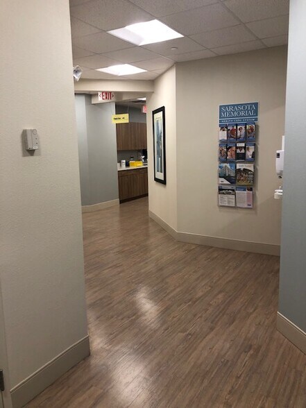 More Photos Of 435 Commercial Ct, Venice Medical For Lease