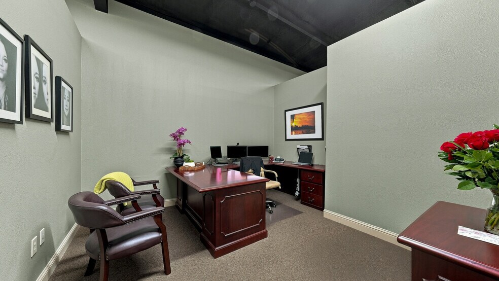 More Photos Of 207 Eastridge Rd, Granbury General Retail For Sale