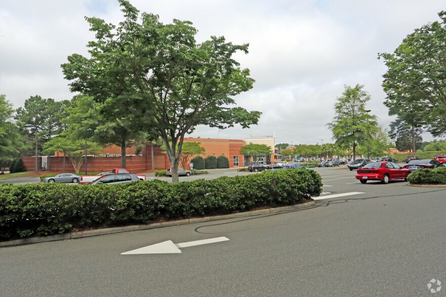 More Photos Of 2010-2084 Kildaire Farm Rd, Cary Storefront For Lease