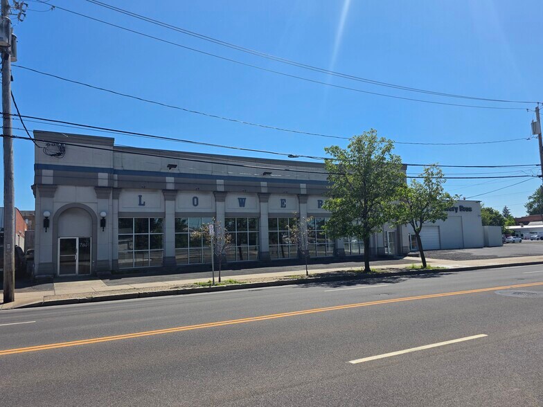More Photos Of 647 W Genesee St, Syracuse Auto Dealership For Sale