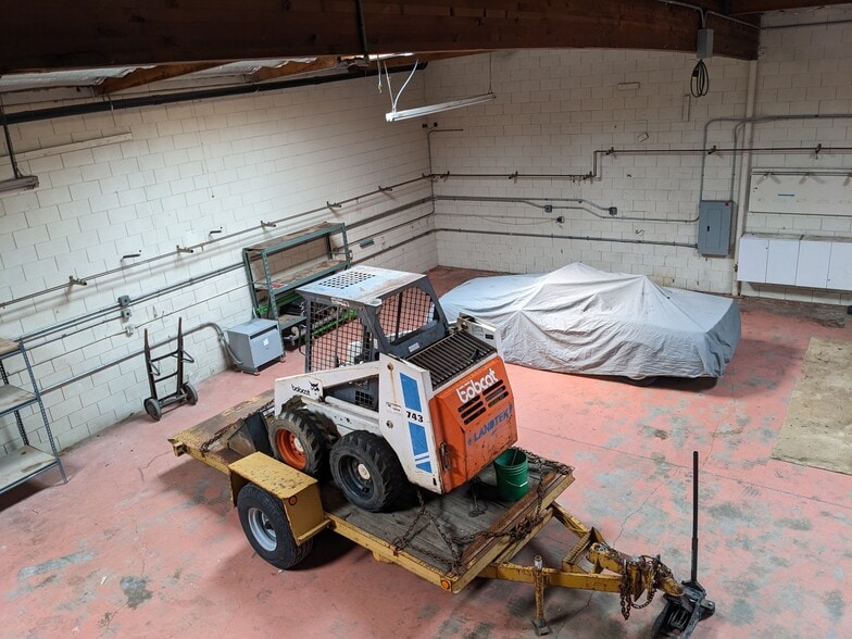 More Photos Of 1260 Elmer St, Belmont Warehouse For Lease