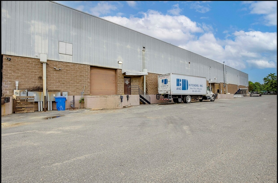 More Photos Of 4313 Charles Crossing Dr, White Plains Showroom For Sale