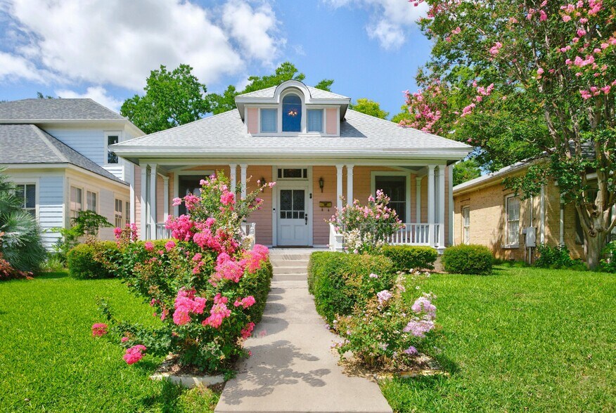 More Photos Of 812 W 10th St, Austin Office For Sale