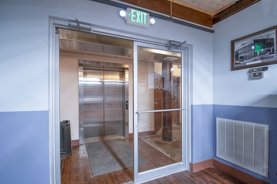 More Photos Of 912 Lady St, Columbia Office For Sale