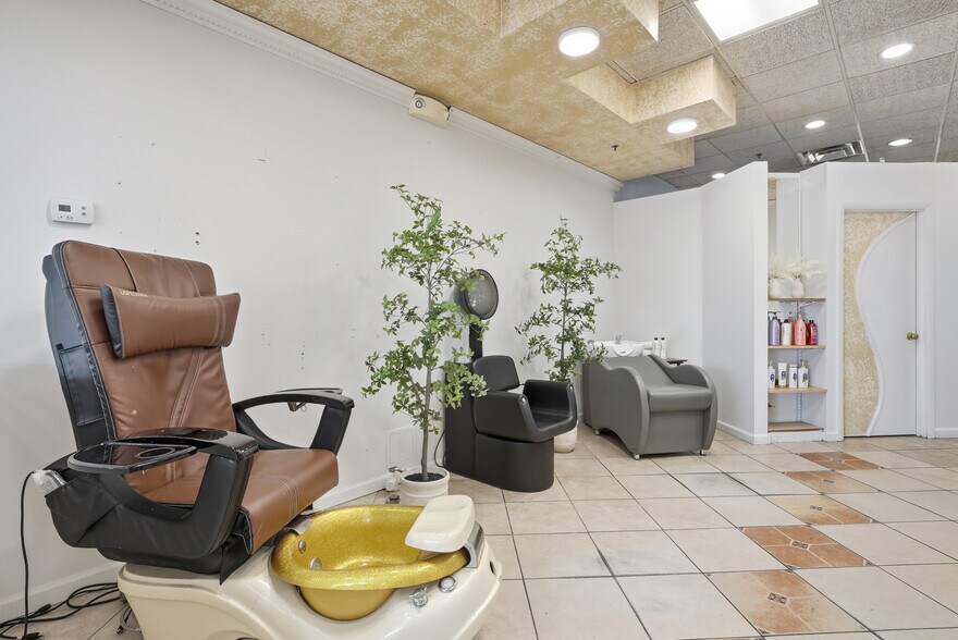 More Photos Of 9536 Liberia Ave, Manassas Supermarket For Lease