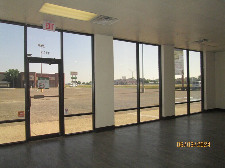 More Photos Of 1101-1127 N Interstate 27, Plainview Storefront Retail Office For Lease