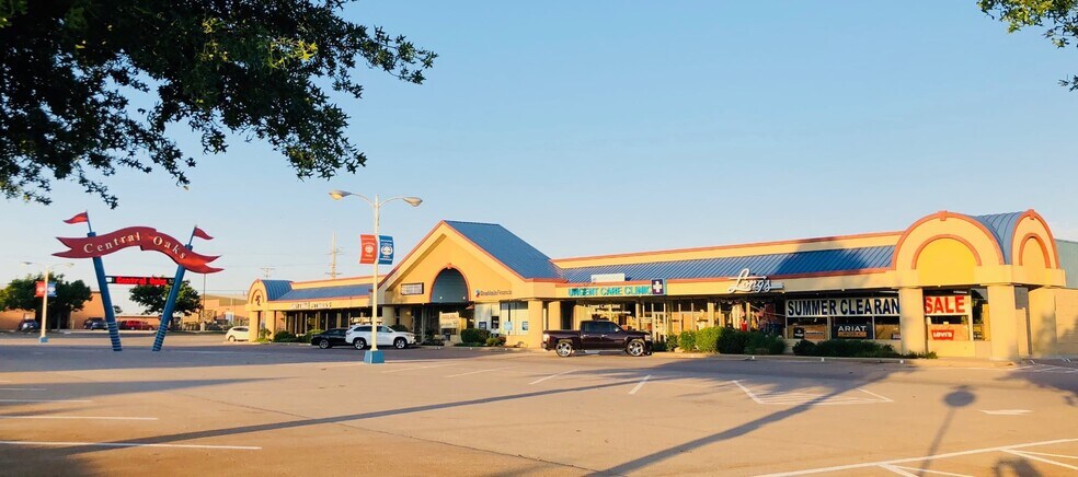 More Photos Of 2201-2207 Central Ave, Dodge City General Retail For Sale