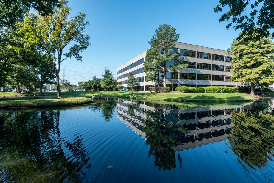 More Photos Of 2650 Thousand Oaks Blvd, Memphis Office For Lease