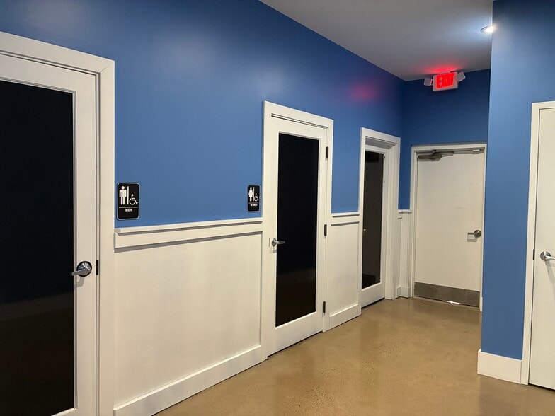 More Photos Of 215 Brookview Centre Way, Knoxville Freestanding For Lease