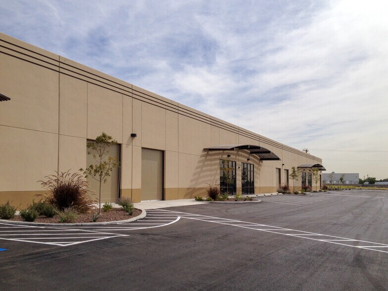 More Photos Of 12305 Mercantile Ave, El Paso Warehouse For Lease
