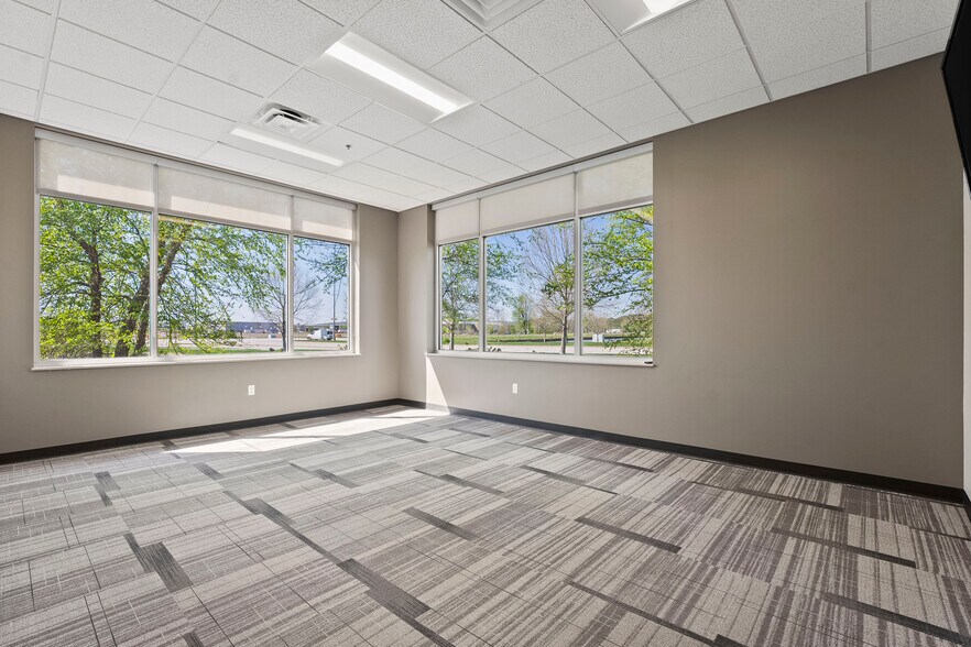 More Photos Of 5015 NW Canal St, Riverside Office For Lease