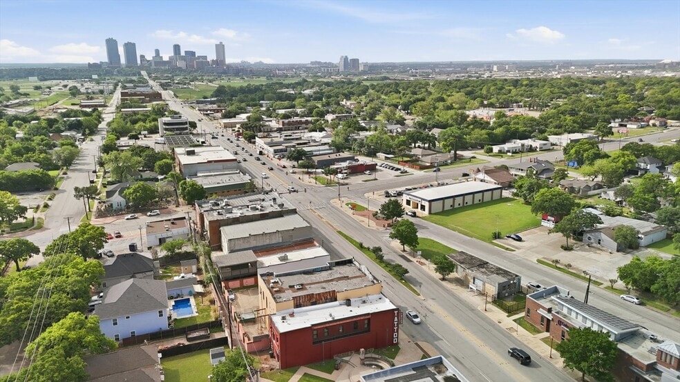 More Photos Of 1426 N Main St, Fort Worth Storefront Retail Office For Lease