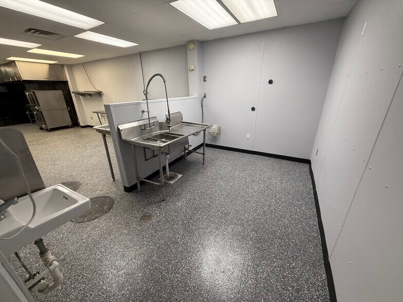 More Photos Of 1129 Corporation Pky, Raleigh Showroom For Lease