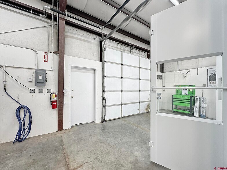 More Photos Of 685 Industrial Blvd, Delta Warehouse For Lease