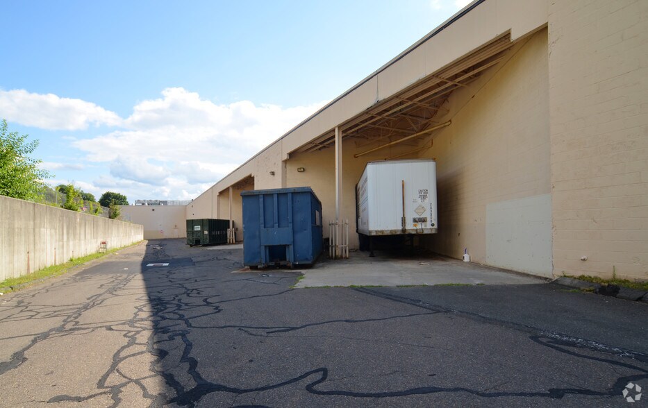 More Photos Of 400-416 E Main St, Middletown Unknown For Lease
