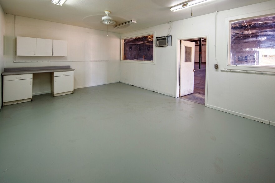 More Photos Of 1790 Industrial Blvd, Lake Havasu City Warehouse For Sale