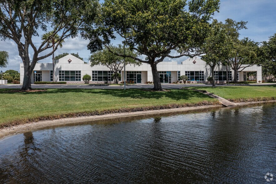 More Photos Of 8240 Devereux Dr, Melbourne Unknown For Lease