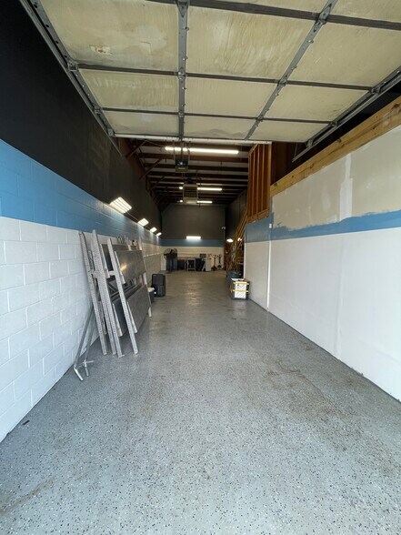 More Photos Of 9107 Industry Dr, Manassas Park Warehouse For Lease