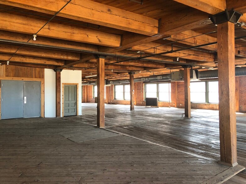 More Photos Of 1427 W 9th St, Kansas City Office For Lease