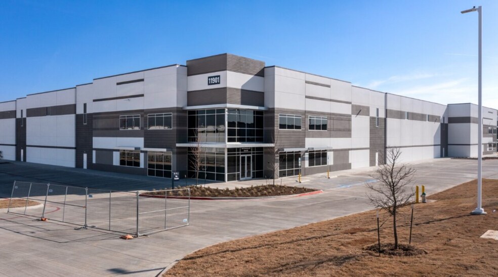 More Photos Of 11901 Harmonson Road, Northlake Distribution For Sale