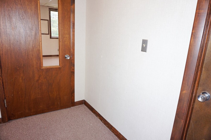 More Photos Of 1185 New Litchfield St, Torrington Medical For Sale