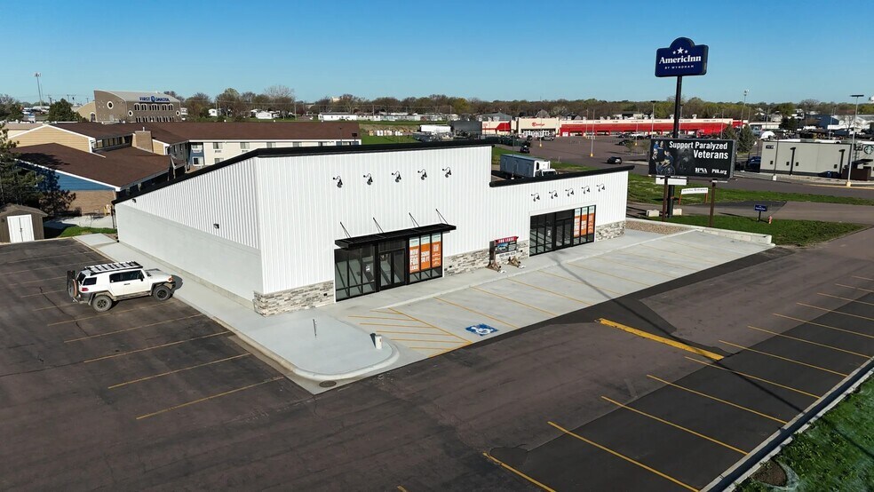 More Photos Of 1425 S Burr St, Mitchell General Retail For Lease