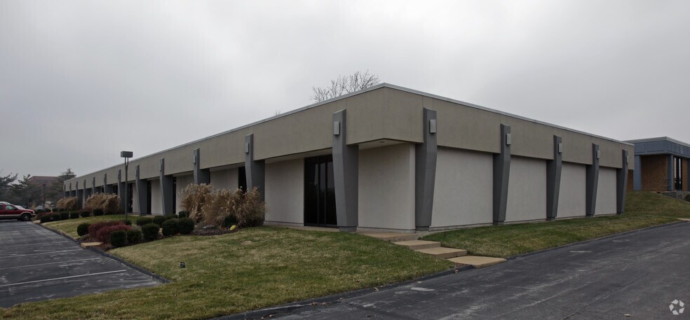 More Photos Of 10123 Corporate Square Dr, Creve Coeur Office For Sale
