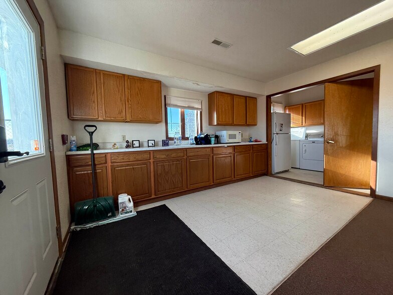 More Photos Of 44003 Road 801, Broken Bow Veterinarian Kennel For Sale