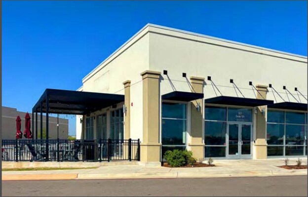 Primary Photo Of 821 N Czech Hall Rd, Yukon Restaurant For Lease