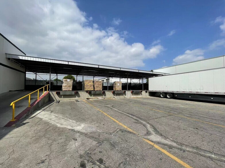 More Photos Of 1920 S Augusta Ct, Ontario Warehouse For Lease