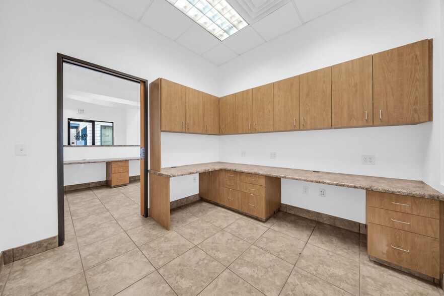 More Photos Of 3710 W Greenway Rd, Phoenix Medical For Sale