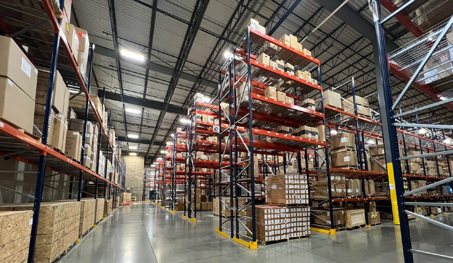 More Photos Of 530 W North Frontage Rd, Bolingbrook Manufacturing For Lease