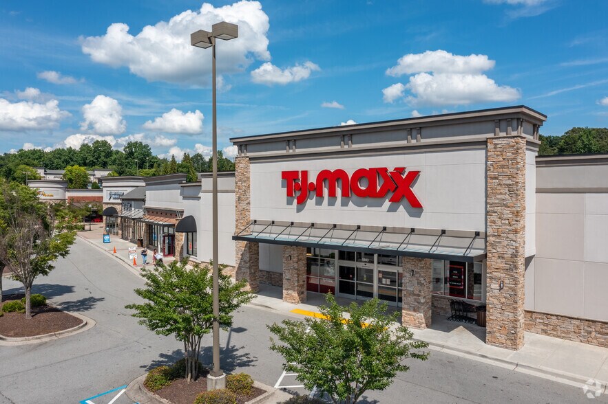 More Photos Of 5851-300 Spout Springs Rd, Flowery Branch Unknown For Lease